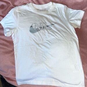 NIKE white tshirt 🤍